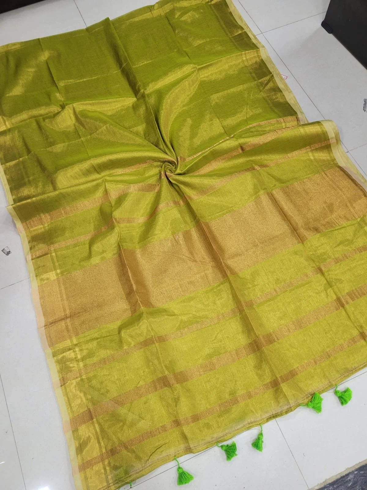 Brunelle Onam Collection  120 Count Premium Mul Cotton Saree - Golden Elegance