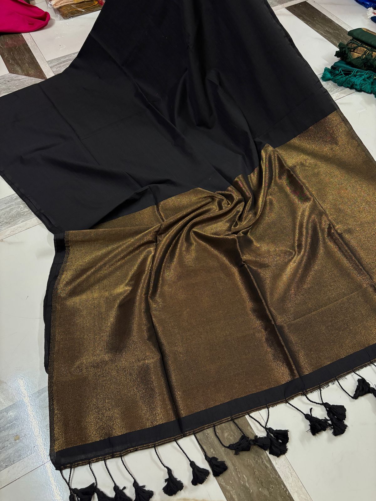 Brunelle Kadi Cotton Saree – Traditional Zari Border with Contrast Blouse