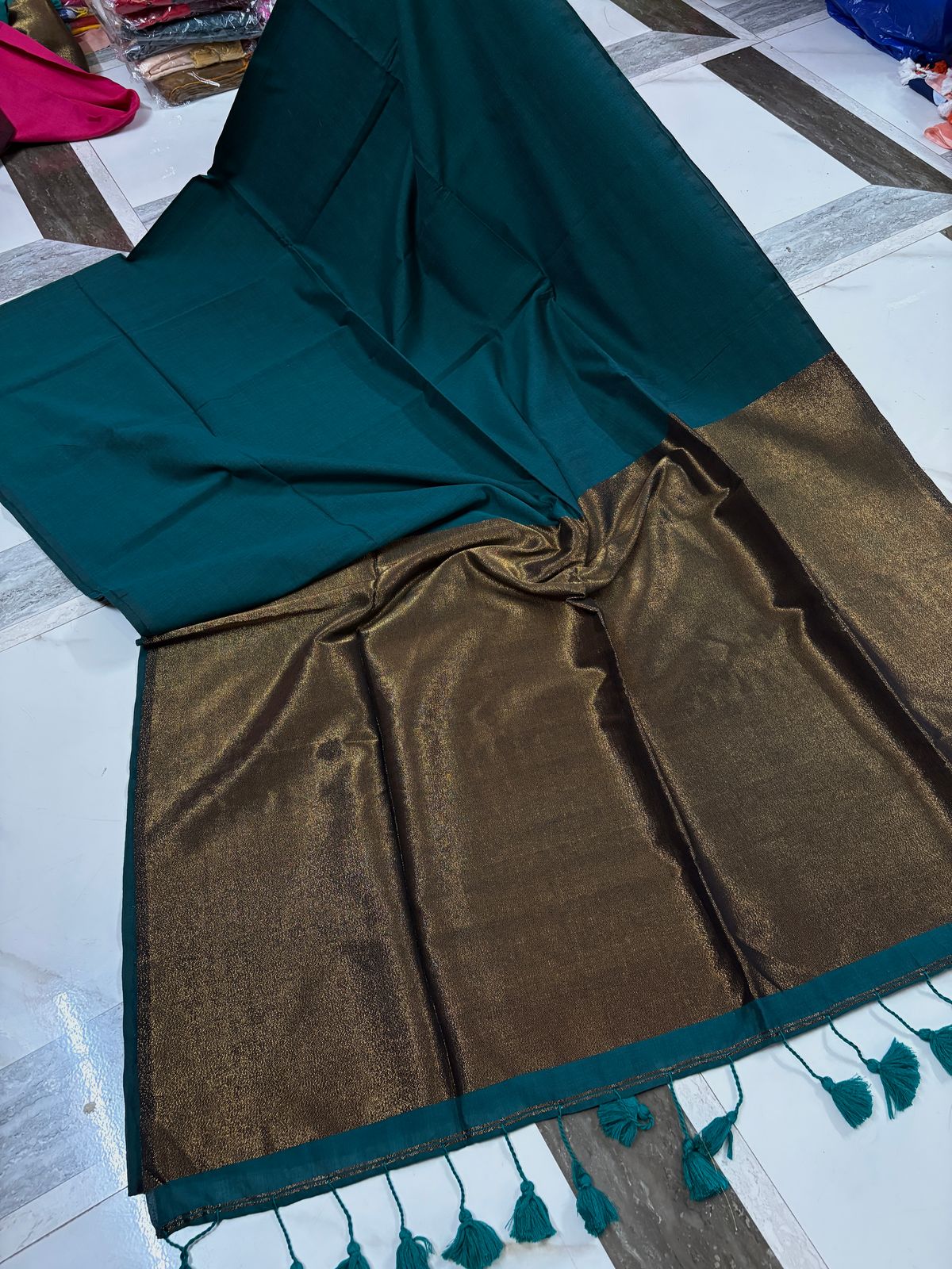 Brunelle Kadi Cotton Saree – Traditional Zari Border with Contrast Blouse