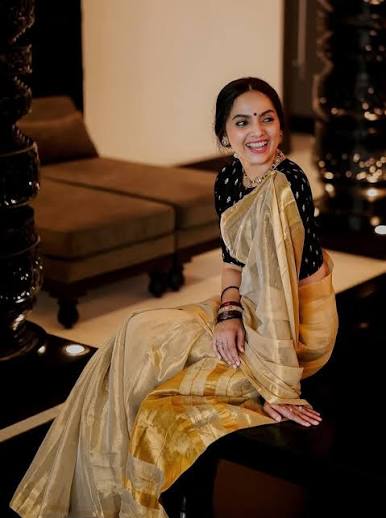 Brunelle Onam Collection  120 Count Premium Mul Cotton Saree - Golden Elegance